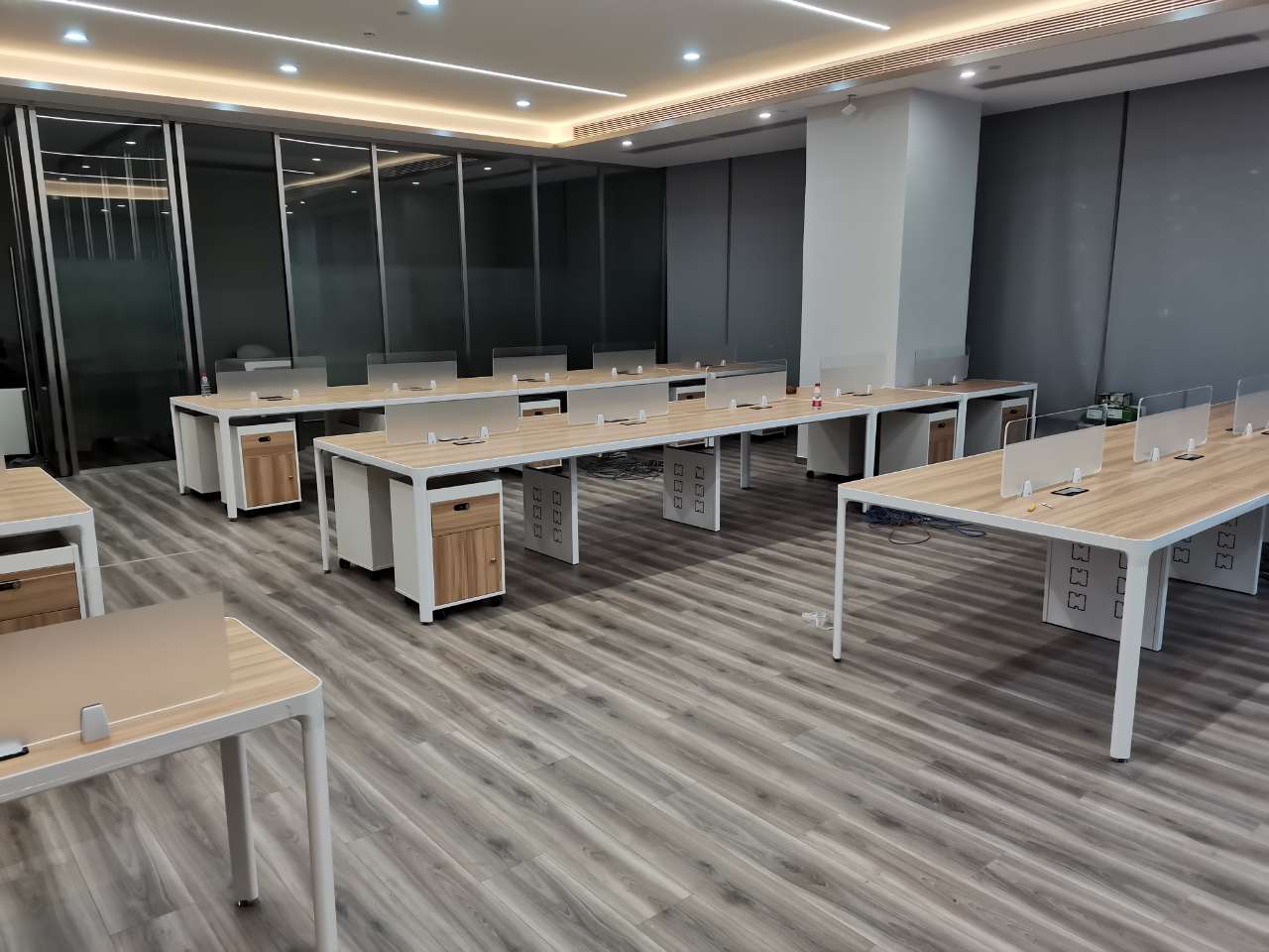 企業(yè)做板式辦公家具有哪些好處？